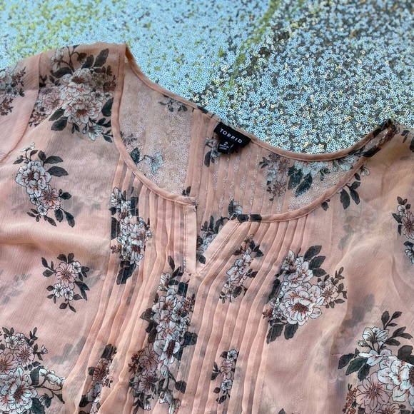 Torrid light pink floral sheer top - Picture 3 of 7